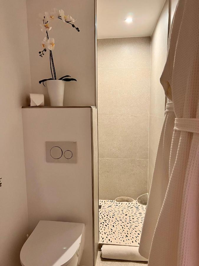 Tamarin & Capucin Suite Balneo Aubagne Exterior photo