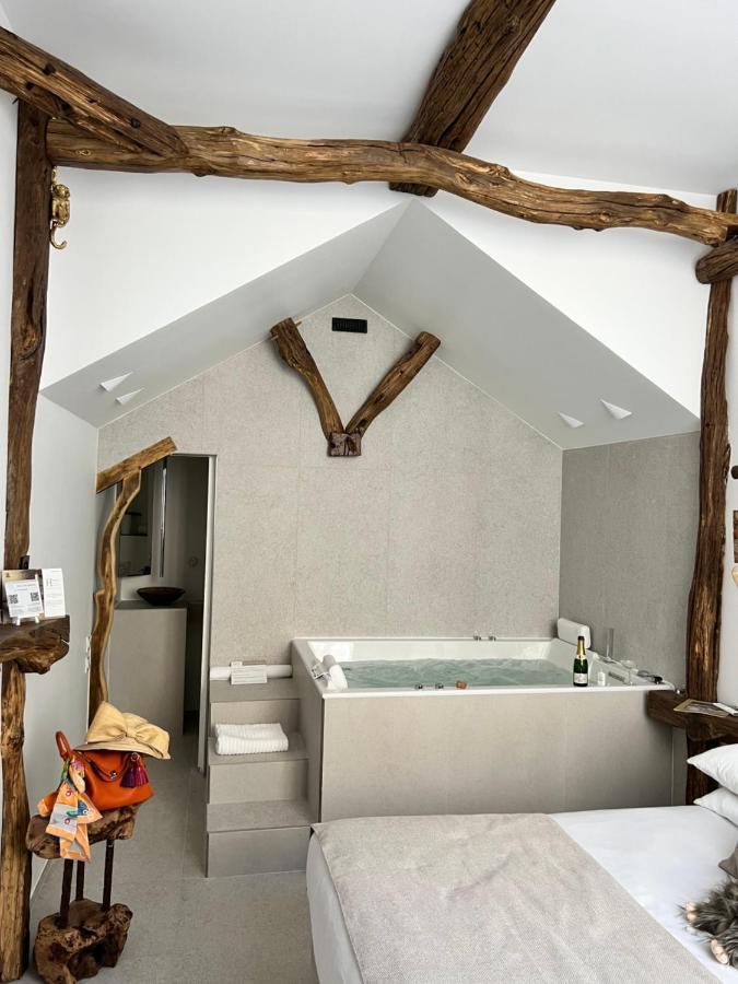 Tamarin & Capucin Suite Balneo Aubagne Exterior photo